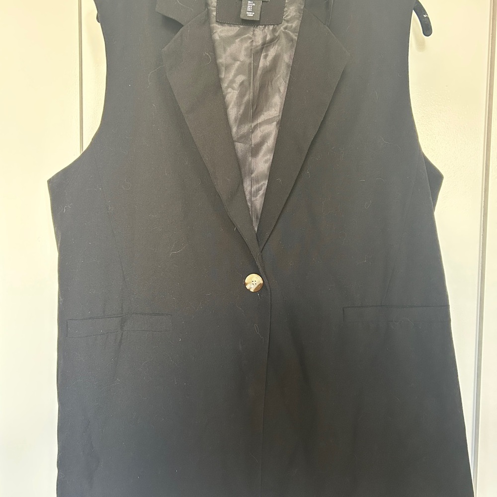 Nicole Miller Black Women's Vest. Perfect for work, theater or accent to outfit.